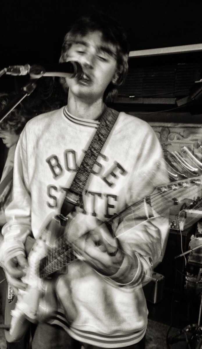 po1intlessvoidz's tweet photo. he's so like liam here https://t.co/hKpPIkQt4V