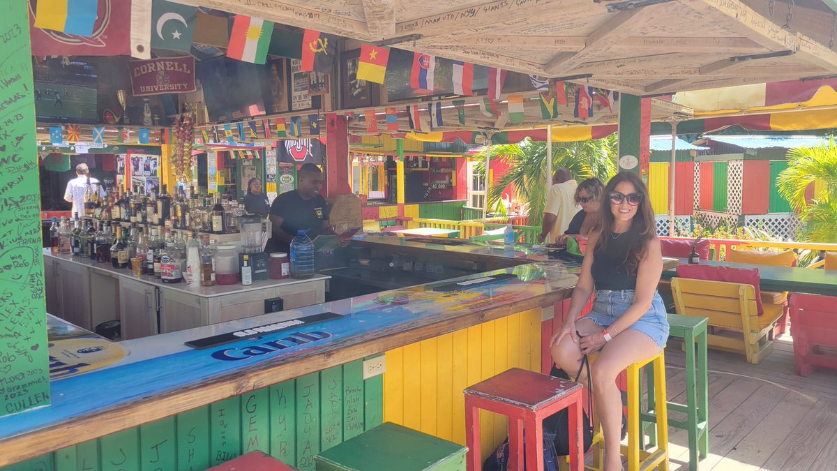 TeamVicarious's tweet photo. The Team had been to beautiful St. Kitts once before, so we decided to take a trip to Nevis. What an amazing time! We stopped at Sunshine's Beach Bar #sunshinenevis on Pinney's Beach and had great food and a couple of Killer Bees! HIGHLY recommended!  #nevis #stKittsandNevis https://t.co/YMjjroaSAX