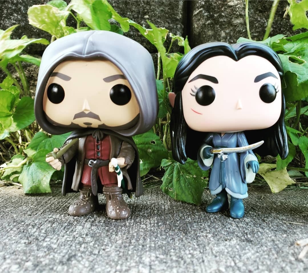 coagie's tweet photo. The Ultimate Sweethearts through the ages @funko #funko #funkophotoadaychallenge #sweethearts #funaticallyeverafter #lotr #tolkien #aragorn #arwen #lordoftherings #valentinesday https://t.co/q7OIcXXjFj