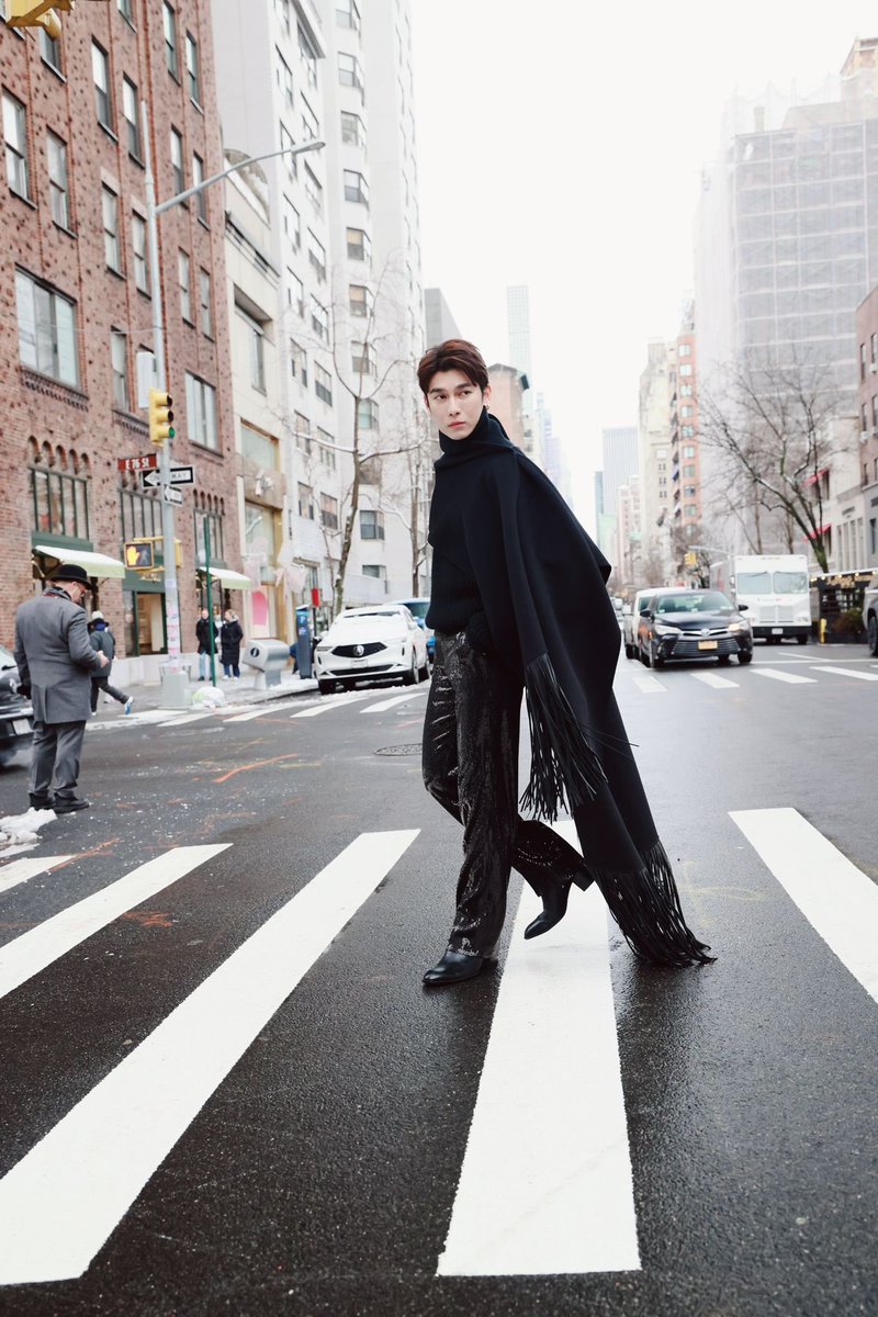 MewSuppasit_TW's tweet photo. Why are you so handsome?

MEW TUL IN NYFW
#MewTulxMichaelKors
@MSuppasit https://t.co/cJKz9o5gyr