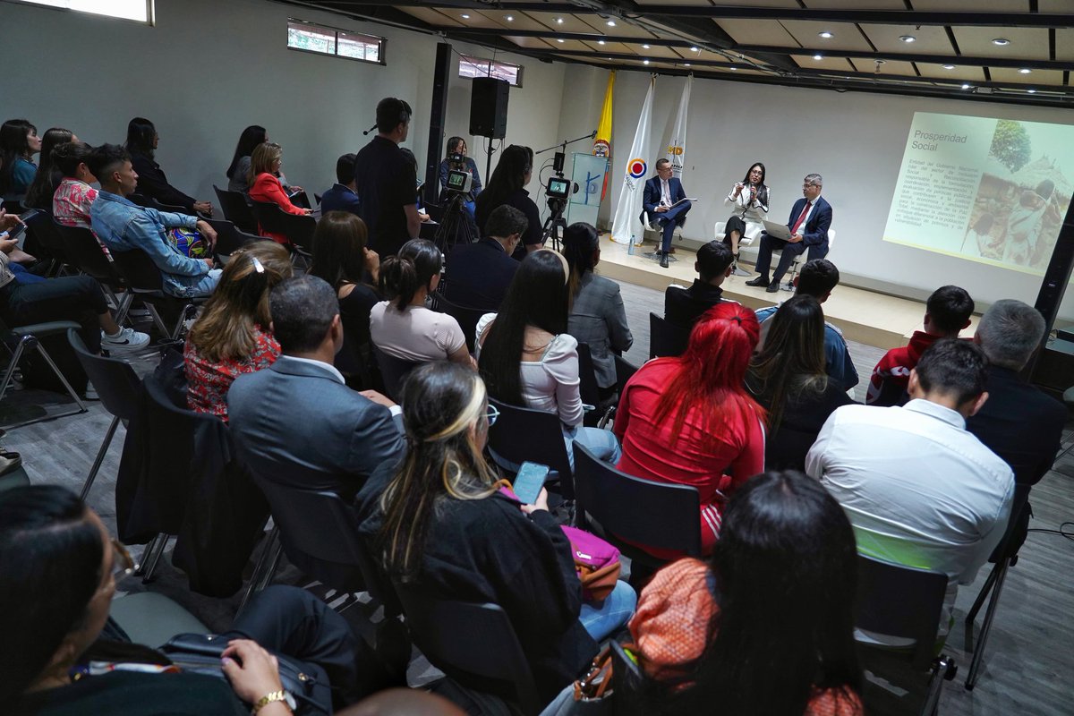 ProsperidadCol's tweet photo. Participamos del Foro "Efectos de la Compensación del IVA sobre las tasas de incidencia monetaria de pobreza y pobreza extrema 2020 - 2023", de la @CGR_Colombia, en donde explicamos el trabajo en beneficio de la población vulnerable y las oportunidades de mejora y fortalecimiento https://t.co/SHQFBxbyTL