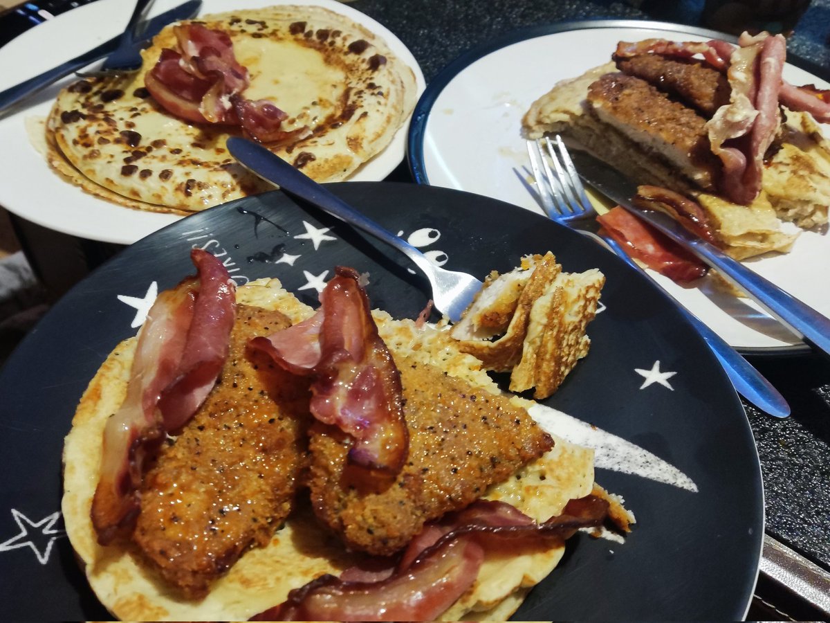 Happy #PancakeDay Everyone
Me, Mikachi and Vergil are all enjoy a lovely batch...with fried chicken and bacon! 🥞🍗🥓

Hope you are all having something tasty as well ❤️

#PancakeDay2024 #Pancakes