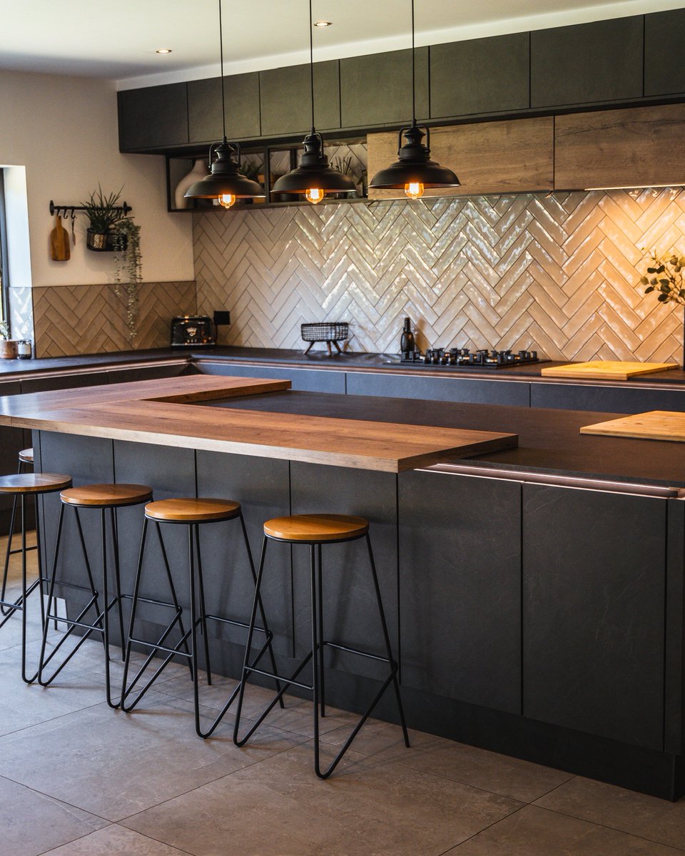 Check out these stunning customer photos of our slate and wood German kitchen! 😍 The combination of natural materials creates a warm and inviting space, perfect for cooking up delicious meals. Get inspired and transform your kitchen today! #homeinspo #germankitchen
