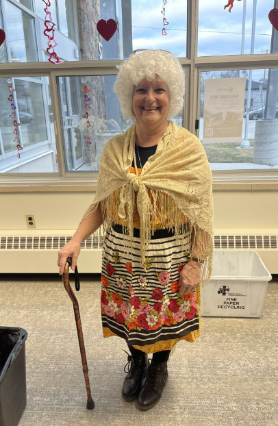 Take a look at our 100-day Grandmother! Mrs. Sharron Farrow puts a smile on the faces of our students! What more could you ask for? #WCDSBNewswire #WCDSBAWESOME #ONCEADEFENDERALWAYSADEFENDER
