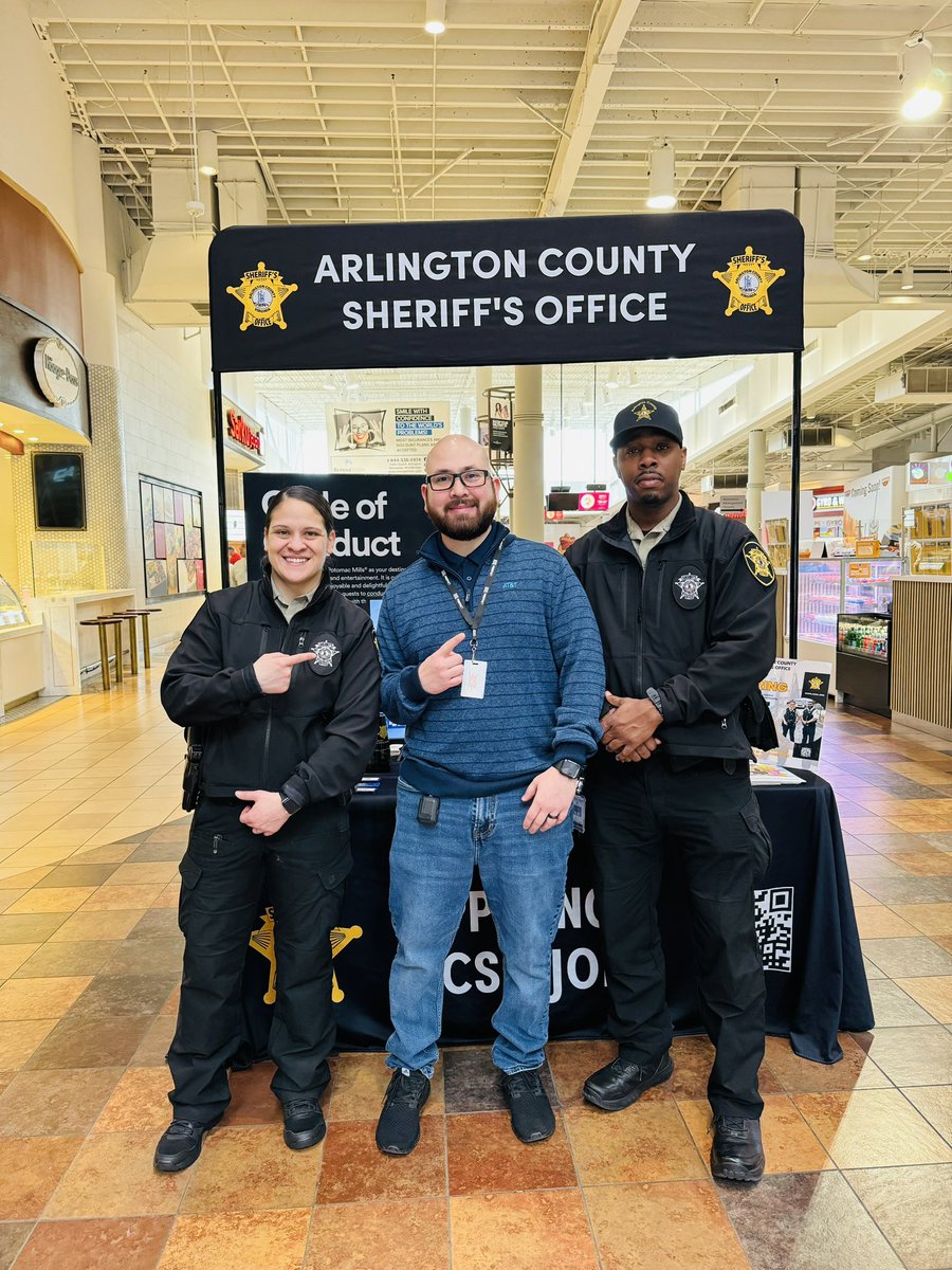 MartinSalgadoVA's tweet photo. Got a chance to get out the store and educate our First Responders on all their awesome benefits with FIRSTNET by AT&T 🚨
#HighRollerz @MASMakeItMatter @LifeAtATT @FirstNet https://t.co/dkvvuu3iQV