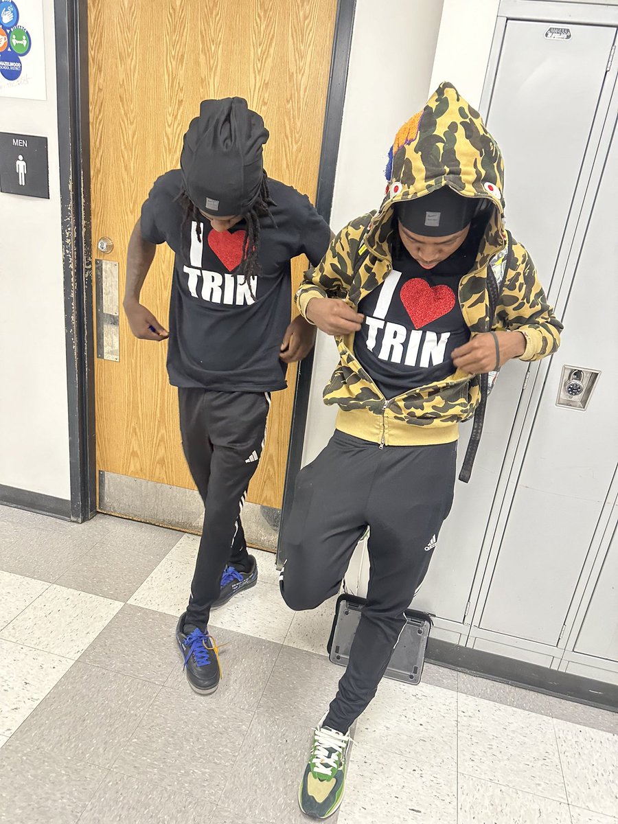 _triinityyy's tweet photo. did i mention all my friends wore “i love trin” shirtss https://t.co/1qwAWcv6PR
