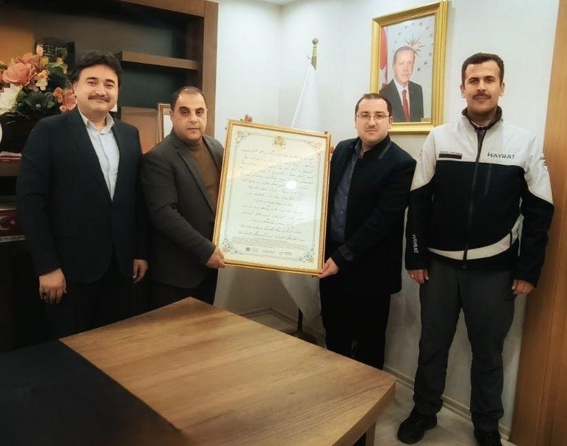 Hayrât Vakfı, Cihander ve Hayrat Yardım olarak Gaziantep Gençlik Hizmetleri ve Spor İl Müdürü Mustafa Ertunç beyefendiyi ziyaret ettik.
Sayın müdürümüze yakın ilgisinden dolayı teşekkür eder, çalışmalarında başarılar dileriz.

<a href="/hayratvakfi/">Hayrât Vakfı</a> <a href="/gencliksporbak/">Gençlik ve Spor Bakanlığı 🇹🇷</a>