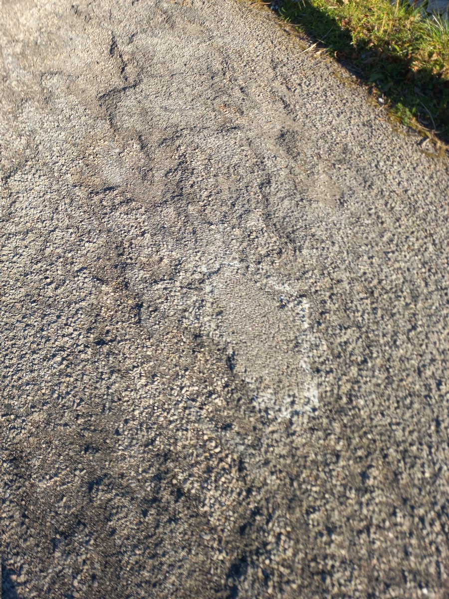 Llaneritto's tweet photo. Bunyola-Orient, encara no toca asfaltar? #colldehonor @carreteresdeMca @elnaandes @_FCIB @ajBunyola https://t.co/PwxC3EDbjt