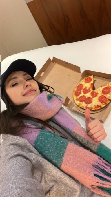 Something about getting you a girl that can do both? 😋😜 https://t.co/GnRZi78p37