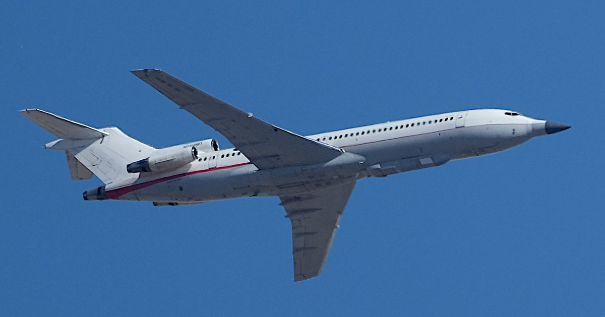 Raytheon's Boeing 727-223 N289MT A2F08F at about 8000' AMSL this afternoon over Lone Pine, California
