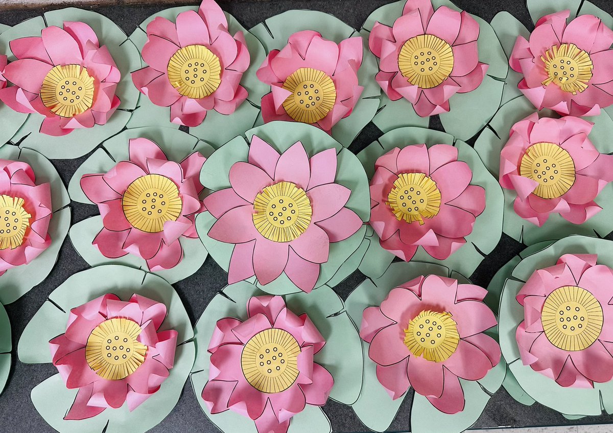 Ancient World History students crafted their own lotus flowers today. 🪷 This flower is symbolic in Buddhism: a religion that is a theme of our unit on India and in the book ‘All Thirteen.’ Come see them on display at the project fair! 🩷🌏📖 #OneSchoolOneBook #MakingConnections