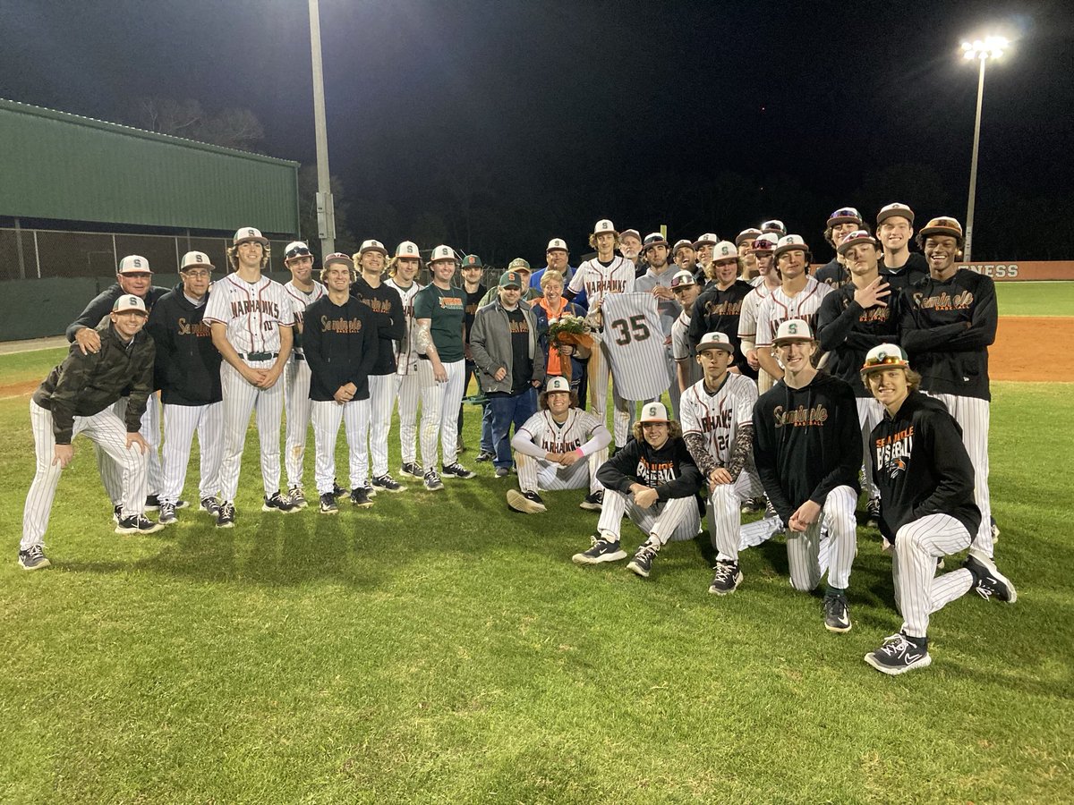 WarhawksBB's tweet photo. Warhawks win 5-3. Thank you Richardson Family.
#35Forever https://t.co/yrFlHveWfS