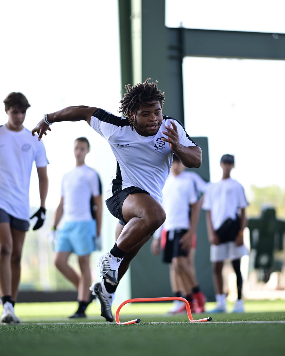 First Academy of 2024 just ten days out! QB’s & WR’s…not too late to sign up 🎯 🏟️ Lake Dallas HS 🗓️ 𝐅𝐄𝐁𝐑𝐔𝐀𝐑𝐘 𝟐𝟑-𝟐𝟓 📝 Registration link in bio