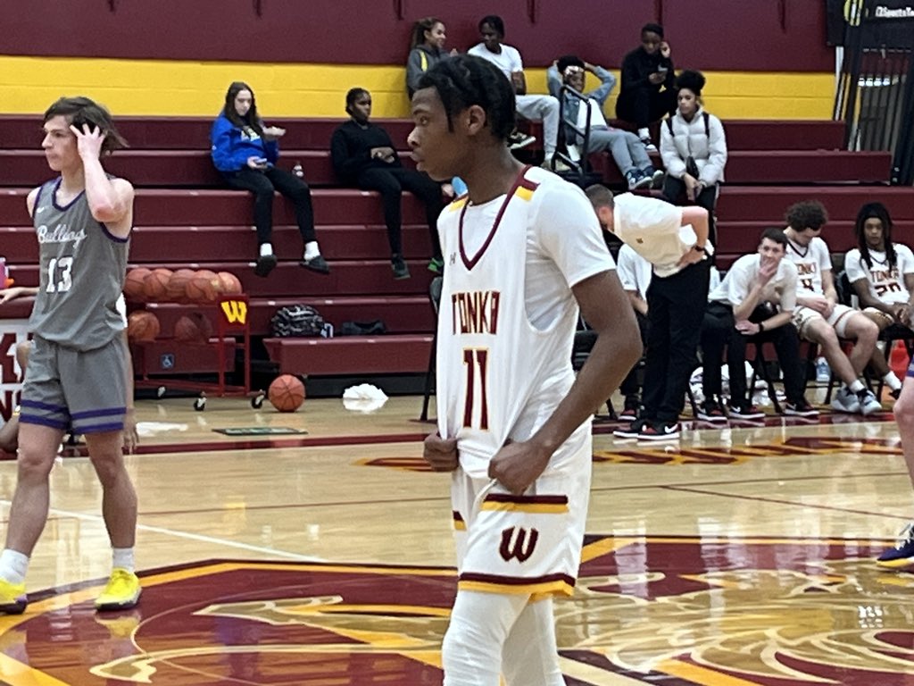 Ky Coleman went beast mode in the 3rd qtr dropping 15pts. to create a little separation. Kearney can shoot that ball though so they’re a long way from being out of this one. End of 3rd Qtr.: Winnetonka - 56 Kearney - 48 @HoopsTonka | @KearneyHoops | @NXTPROHoopsMO |