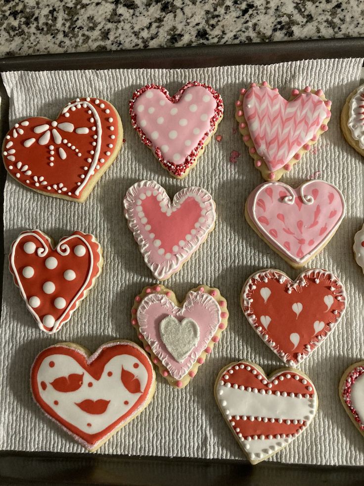 ⠀
⠀⠀
Haaa— ppy Valentine .ᐟ  =͟͟͞͞ ♡

`` นี่ค่ะ คุกกี้รูปหัวใจสำหรับพลทหารคนโปรดของหนู — .ᐟ ``

ยื่นกล่องช้อคโกแลตสีแดงให้ 、ตามธรรมเนียมแล้ว ของขวัญวันวาเลนไทน์ก็ต้องมีไว้เพื่อคนพิเศษใช่ไหมล่ะ

`` ว่าไปเเล้ว คุณทหาร มีวาเลนไทน์ของตัวเองรึยัง ? ``

<a href="/MORRISONJF/">𝐒𝐎𝐋𝐃𝐈𝐄𝐑76</a>
🥺