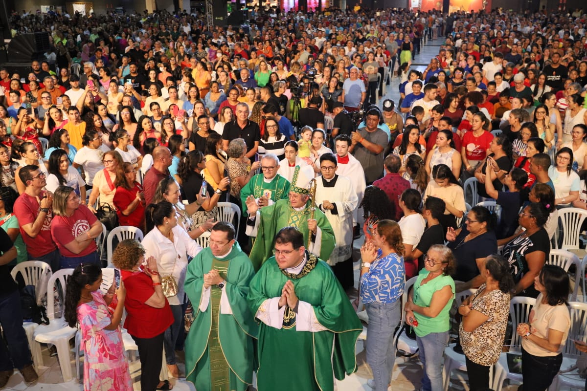 comunidadepiox's tweet photo. Que pena que já acabou!!! 
Mas em 2025 tem mais Crescer com o tema: "Na família está a esperança".
Nos encontramos em 2025, iluminados e pondo a esperança em Deus para ter uma família virtuosa!

#Crescer2024  #aFamíliaéaLuzdoMundo #CarnavaldaPaz2024 #CampinaGrande ComunidadePioX https://t.co/ds1yuKvfC2