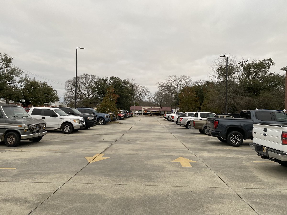 drtlambert's tweet photo. For those not familiar with our culture you cannot appreciate the magnitude of this crowd on FatTuesday! Men with trucks! #betterman #encouraginginfluencerswiththegospel
On #mardigrass2024 https://t.co/4Qc3zsrLaA