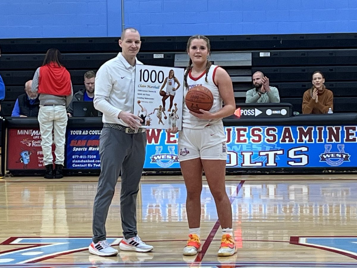 Congrats to ⁦@kyladyhoops⁩ for reaching 1000 points! And she’s only a Freshman!