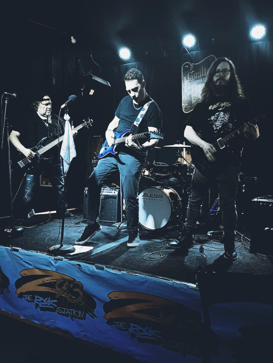 More outrageous pics from our last show!
#bandpicture #indiemetal #kiljin #hardrockmusic #localmusicians #epicheavymetal #Saginaw #rawenergy #concertband