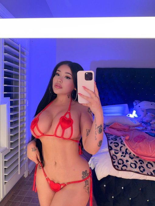 Red on latinas >> https://t.co/e8AvOMClxE