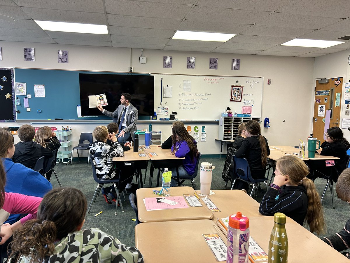 MrsBoyleAWLS's tweet image. Day 2 in the Mystery Reader series brought us Mr. Rairigh, Kate’s dad! Thanks for a great read aloud! @Bryan_Supt 📚🌈
#abadcaseofstripes
#righttoreadweek