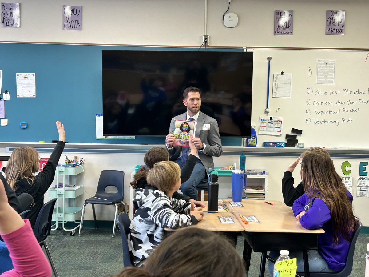 MrsBoyleAWLS's tweet image. Day 2 in the Mystery Reader series brought us Mr. Rairigh, Kate’s dad! Thanks for a great read aloud! @Bryan_Supt 📚🌈
#abadcaseofstripes
#righttoreadweek