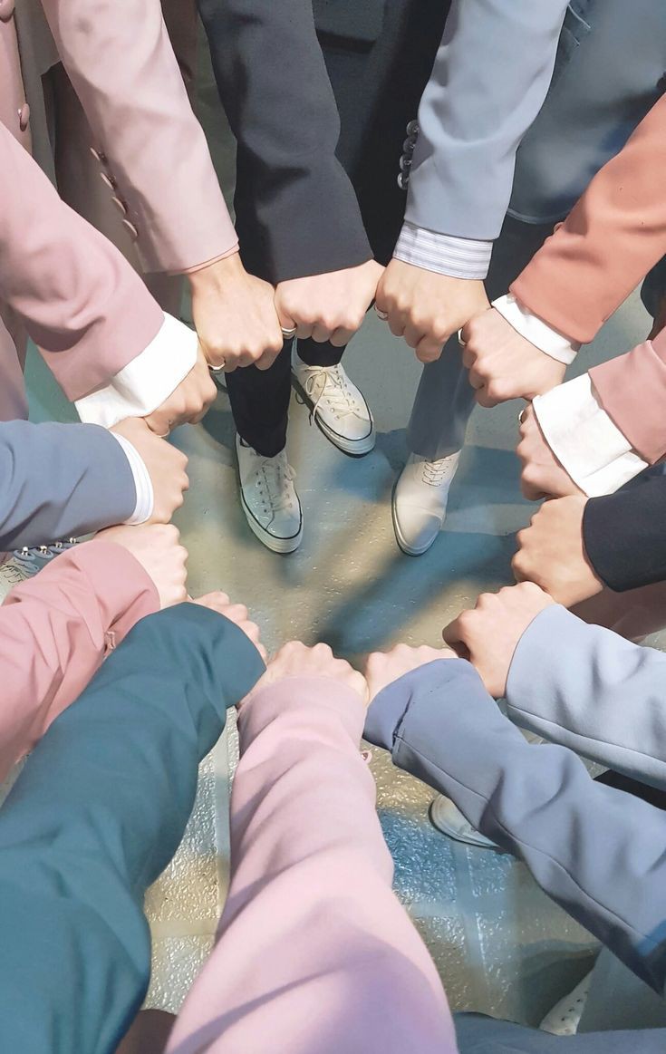 wonniee_17's tweet photo. HAPPY CARAT DAY, EVERYONE! 🎊🎊🎊
#HAPPYCARATDAY #SEVENTEEN 
#세븐틴 https://t.co/zWf4KO8uYO