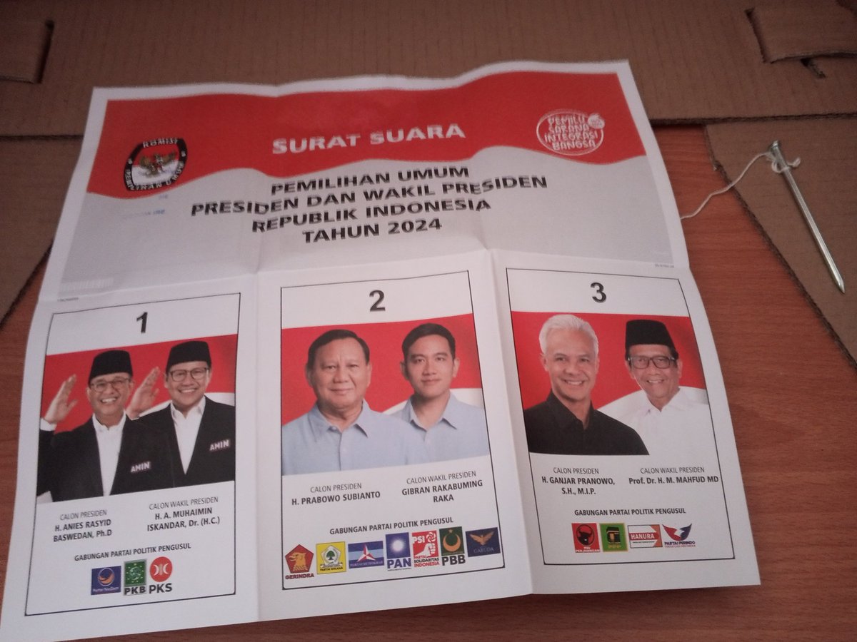 buildingpeace_'s tweet image. .@KPU_ID @bawaslu_RI #Gardu @Gusdurian_JKT @jagapemilu_ 
Akhirnya kelar. Hampir 2 jam nunggu cuma buat nyoblos #Pilpres. Hari ini untungnya sengaja #puasa buat nahan emosi di #TPS. 🥴