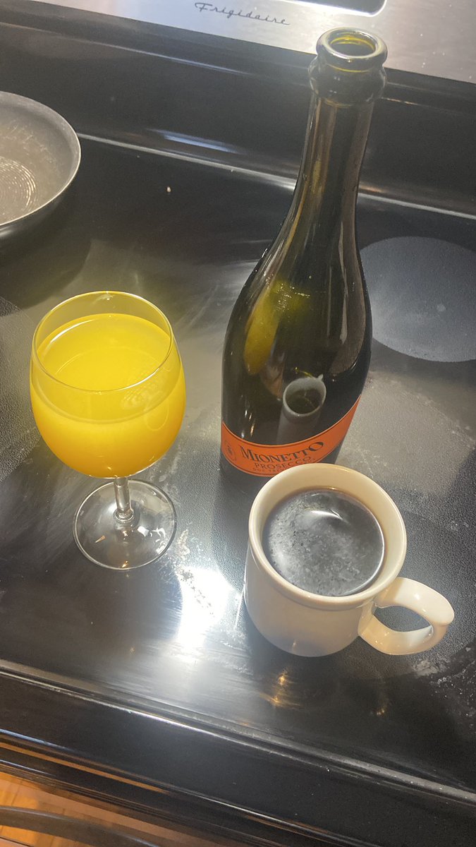 Leb_Zeppelins's tweet photo. Pre-game mimosas and mud. They’re not gonna like this… #BringTheClipBackEmpty https://t.co/vMBwKGnW19