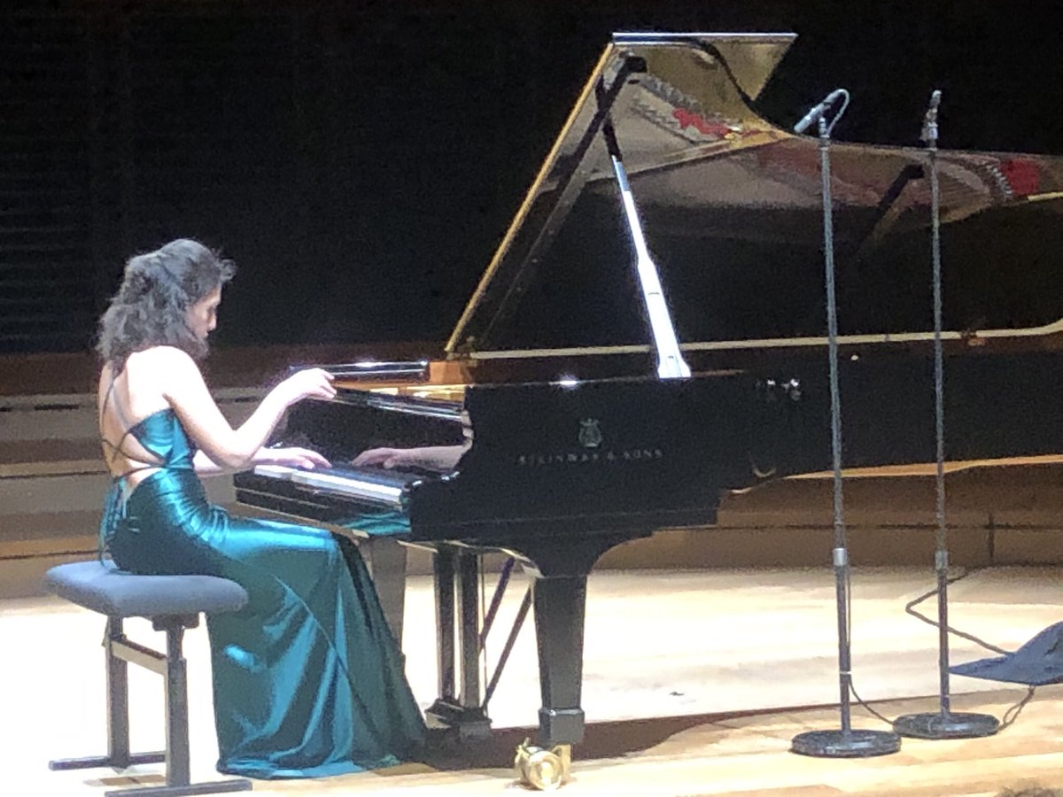 Cirmeau's tweet photo. Magie d’une soirée d’exception par @BeatriceRana à la @philharmonie. Remarquable conteuse, la pianiste italienne a tenu le public en haleine, partant d’une onirique Fantaisie op. 28 de Scriabin à une hallucinante Sonate en si mineur de Liszt, en passant par… https://t.co/JsIYKH2PGS