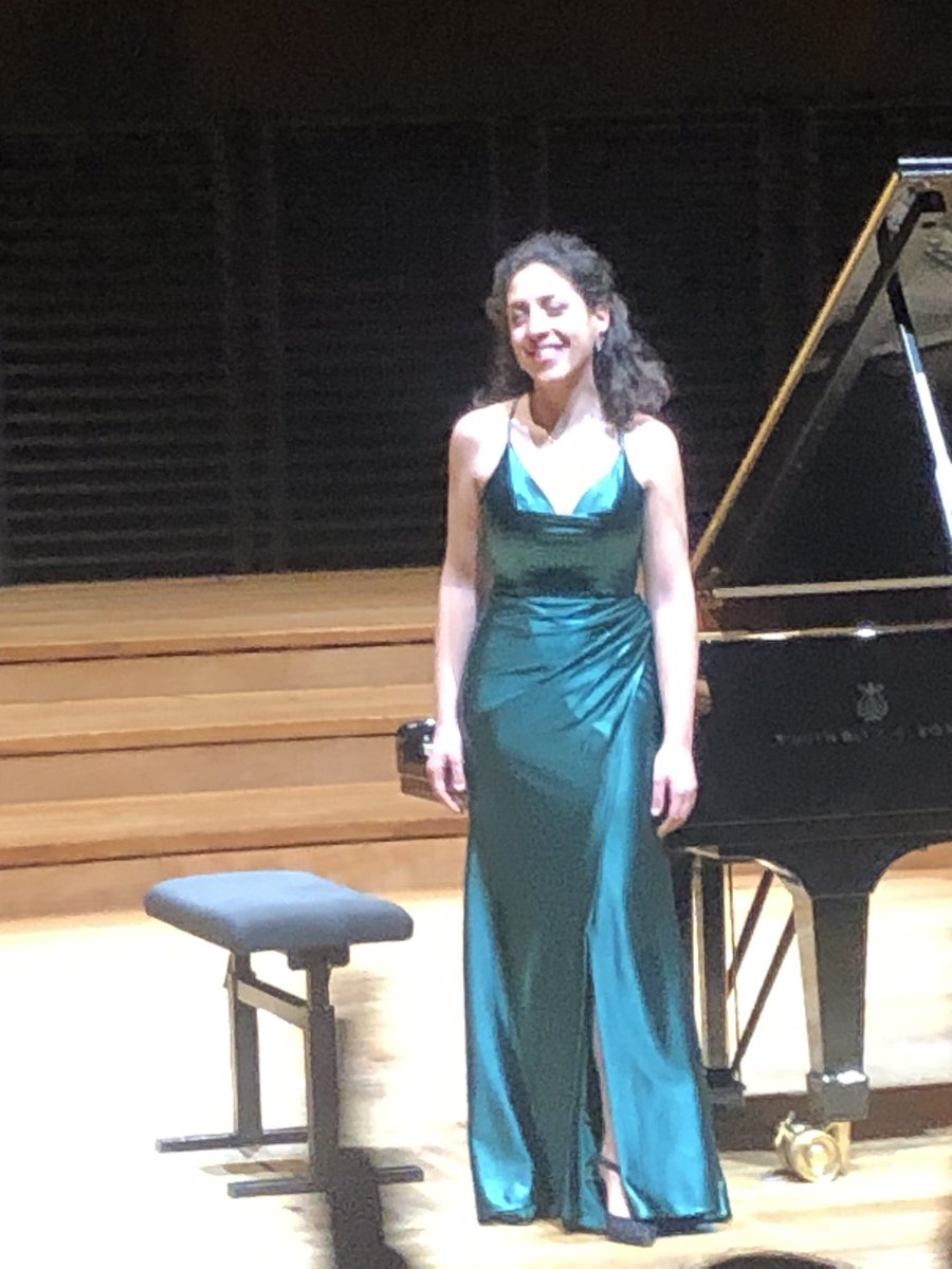 Cirmeau's tweet photo. Magie d’une soirée d’exception par @BeatriceRana à la @philharmonie. Remarquable conteuse, la pianiste italienne a tenu le public en haleine, partant d’une onirique Fantaisie op. 28 de Scriabin à une hallucinante Sonate en si mineur de Liszt, en passant par… https://t.co/JsIYKH2PGS