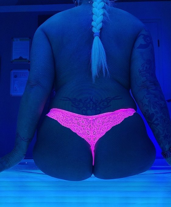 W&uuml;nsche dir einen sch&ouml;nen Abend 🌄 #ass #bigass #sexy  #bigbootywomen #milf #&uuml;40women #curvy https://t<a href="/tag/ass"class="tags">#ass</a><a href="/tag/bigass"class="tags">#bigass</a><a href="/tag/curvy"class="tags"><span>#curvy</span></a><a href="/tag/sexy"class="tags"><span>#sexy</span></a><a href="/tag/milf"class="tags"><span>#milf</span></a><a href="/tag/bigbootywomen"class="tags"><span>#bigbootywomen</span></a><a href="/tag/%C3%BC40women"class="tags"><span>#&uuml;40women</span></a>