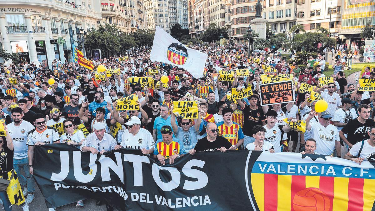 El sábado 2 de marzo honremos nuestra historia.
 
Tenemos una cita en la plaza del Ayuntamiento y desde allí acudiremos a Mestalla.
Nos tienen que oír.

En los próximos días daremos todos los detalles.

#2mHonremosNuestraHistoria
