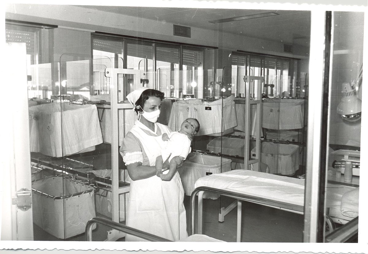 Y otro sobre la asistencia y las infraestructuras de atención a la maternidad en el franquismo: "Maternity care and infrastructures in Spain during Franco's regime" en la revista Women's History review 💜💜💜 que puedes leer aquí:
tandfonline.com/eprint/UAAUNRA…