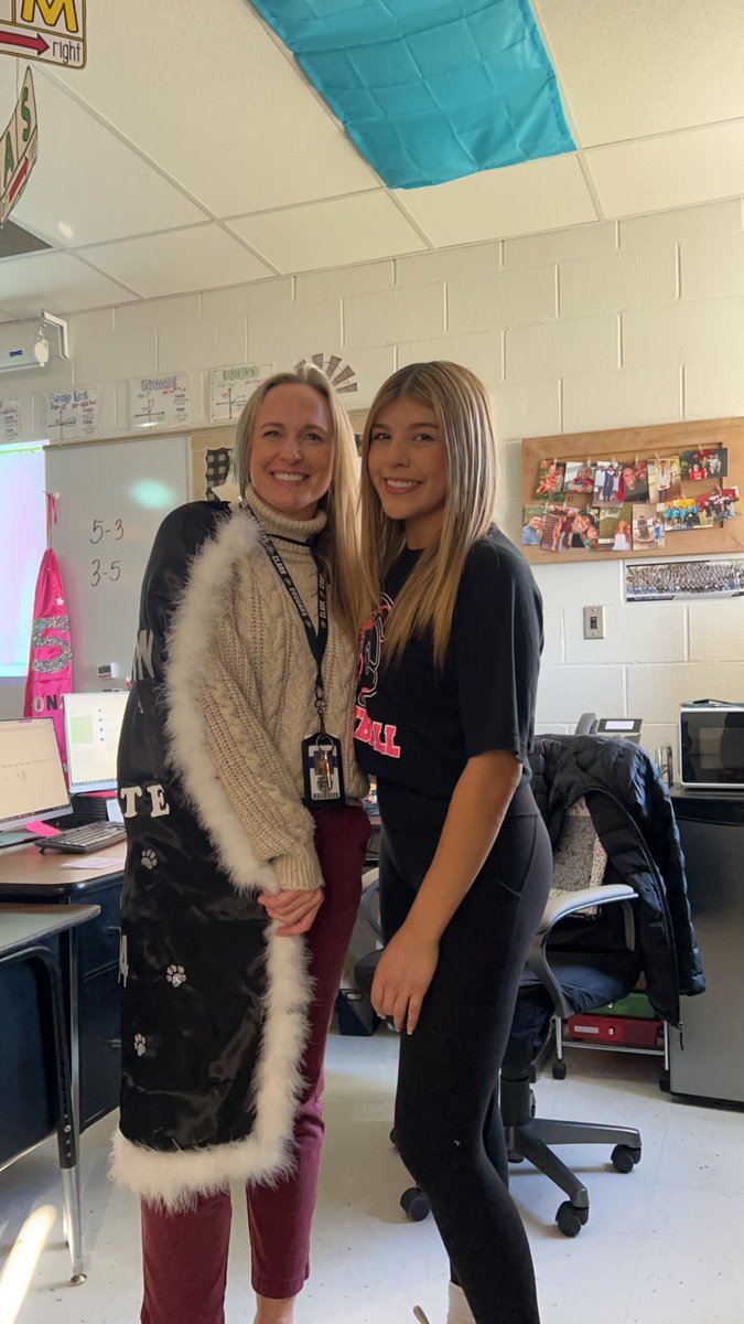 GAMEDAY!!! I gave my cape to my AWESOME teacher Mrs. Rubio🙏💪🏼💪🏼