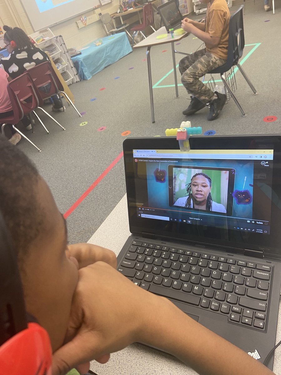 Ss created #Lego desk pets as they learned about #Technology web tools in the #STEAM lab ⁦<a href="/LEGO_Group/">LEGO</a>⁩