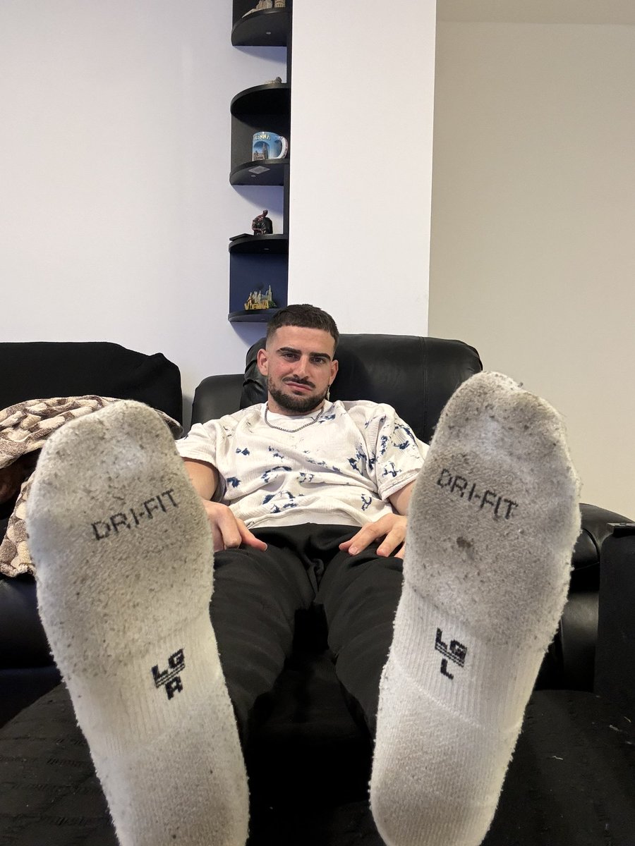 Que miras perdedor, te vas a comer mis calcetines bien sucios del gym