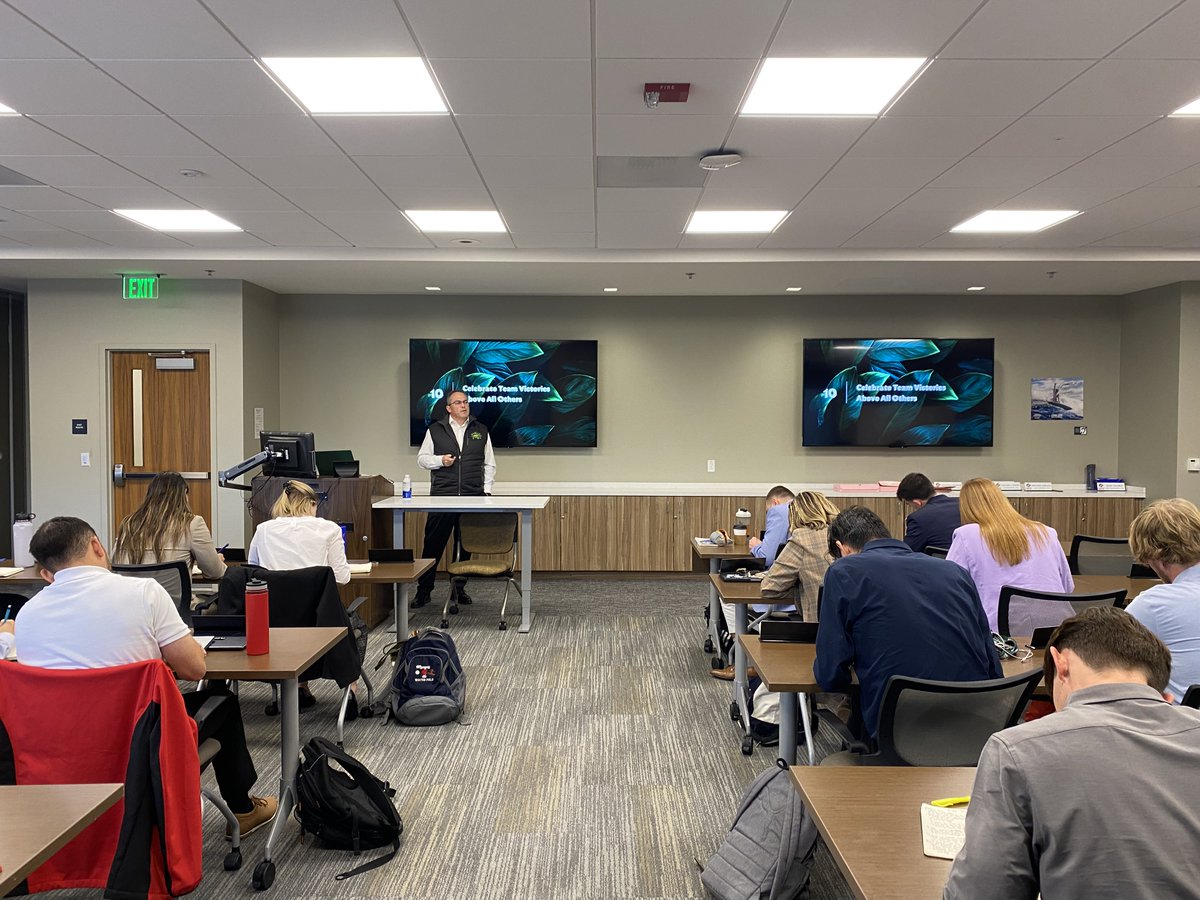 I was honored to share my perspective on leadership with the current @SDSUsportsMBA class last week! What motivates, what inspires, and how to create a thriving culture. Thank you to SDSU for the opportunity to support future leaders.