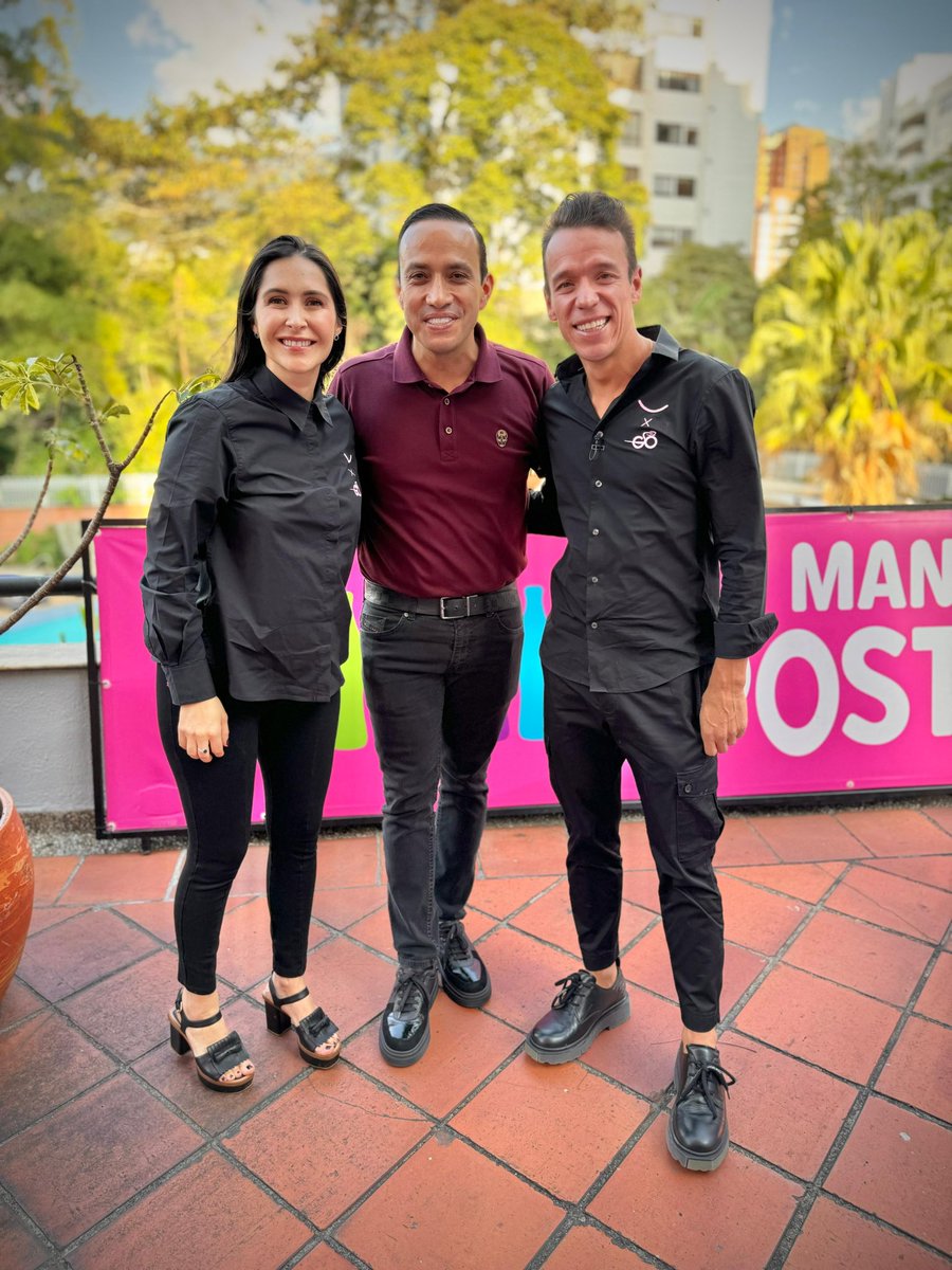 MAguilarHurtado's tweet photo. ¡Acompañamos al gran @UranRigoberto en el lanzamiento del #GiroDeRigo edición la despedida! 👏🏻🚴‍♂️ 

Serán más de 150 km de adrenalina pura en #Antioquia, el 3 de noviembre del 2024 estaremos pedaleando con la pasión que nos despierta el ciclismo y el orgullo que el Toro de Urrao nos dejó durante todos estos años. 🚀

¡Eventos de talla mundial, muchas gracias por la invitación! 🙏🏻