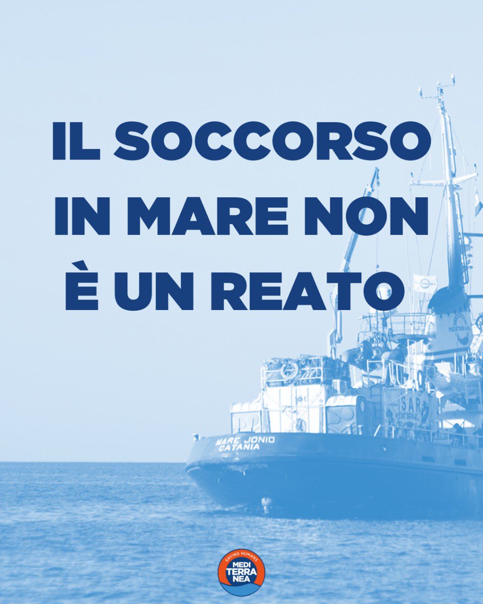 Oggi a #Ragusa si svolge la prima delle udienze preliminari nell'inchiesta contro 7 nostrə compagnə accusatǝ di "favoreggiamento dell'immigrazione clandestina" per aver soccorso 27 persone nel #Mediterraneo.

1/2
