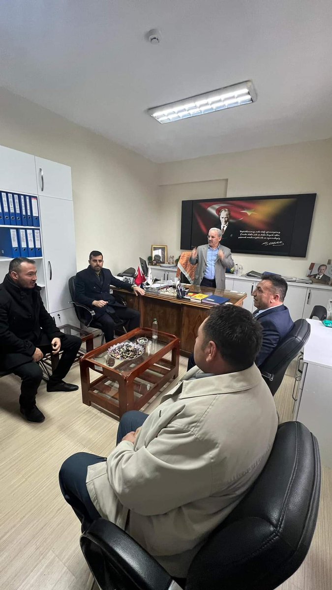 Akpartibanaz's tweet photo. İlçe Başkanımız @muraterdogan_64 Belediye Başkan Adayımız Sn @CevizciMehmet64 ve Teşkilatımızla birlikte Sosyal Yardımlaşma ve Dayanışma Vakfını,İlçe Özel İdaresini,Mal Müdürlüğünü ve Vergi Dairesini ziyarette bulunup hasbihal ettiler.@himmetyasar64 @akparti_usak @fahrettintgrl64 https://t.co/fDeXgo4BYh