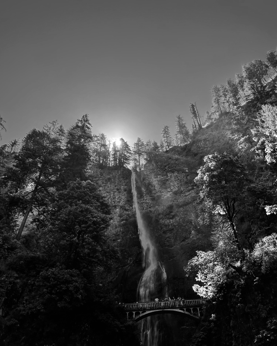 DAVISELEN's tweet photo. Behind the scenes at Multnomah Falls in Oregon. 🎥​
​
📸: Group Creative Director Benjamin Blascoe https://t.co/w195HQE19F