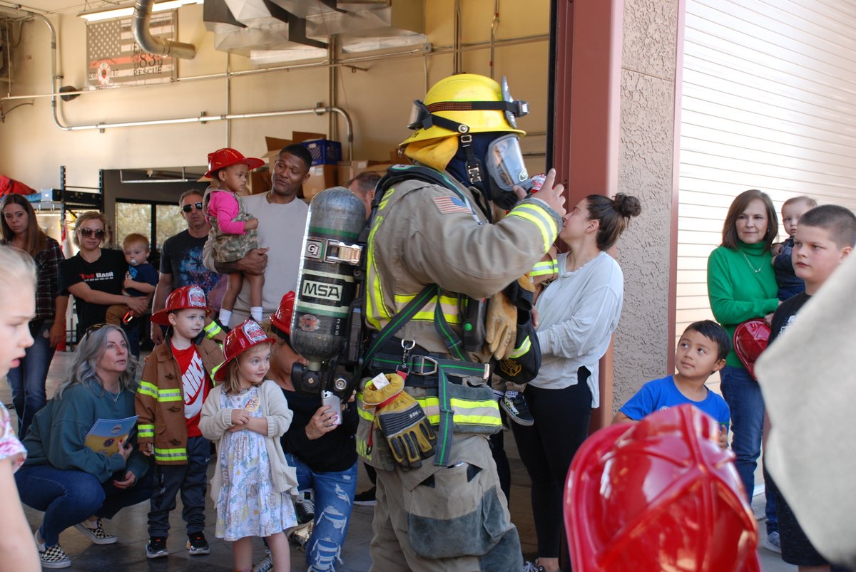 Connect with your local heroes at our Station 83 Open House! 🚒 Explore the world of firefighting and tour the station, meet your neighborhood firefighters, and check out firefighting apparatus! 📅 Feb. 17 | 10am-1pm 📍 100 Burkholder Blvd. Learn more: bit.ly/HFDOpenHouse