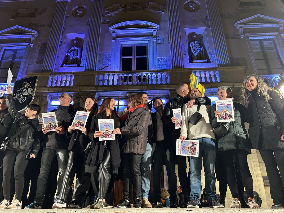 rvinualestgn's tweet photo. 🏆 @ComparsaDisc45 i @coloursfantasy guanyadores d’un #Carnaval que ens ho ha fet passar-nos-ho més bé que mai! 🎉 

Enhorabona a totes les comparses per l’enorme feina que heu fet i per portar el Carnaval de #Tarragona al més alt 🚀

🙏🏻 Gràcies a totes les persones que any rere any ens regaleu aquesta festassa plena de disbauxa, música, ball i fantasia. 

Ens veiem l’any vinent tarragonins i tarragonines! 🥳