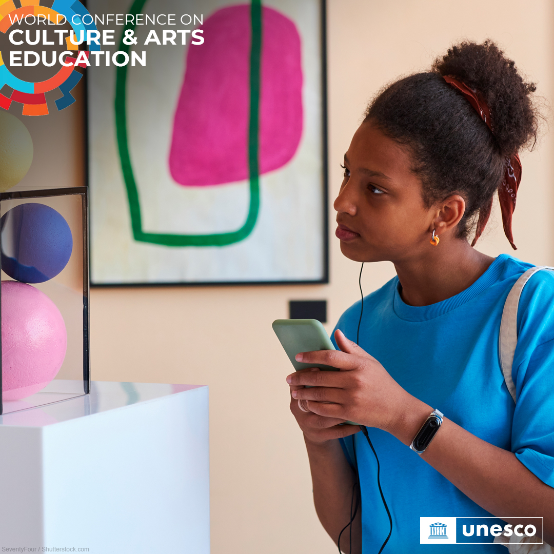 School trips to museums can bring more value than you think 🏛️ #CultureEducation builds bridges between formal & non-formal learning settings, complements the curricula, inspire students & link studied subjects with real life. ℹ️ on.unesco.org/3StSGNr