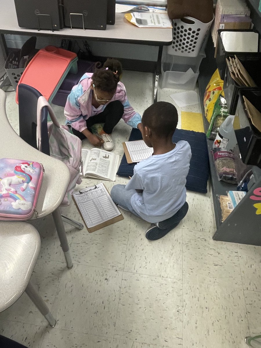 BethKF1966's tweet photo. Learning to use dictionaries is more fun with dice and a partner. #ccesdukes #WeAreCuCPS https://t.co/5OQDtcAeqC