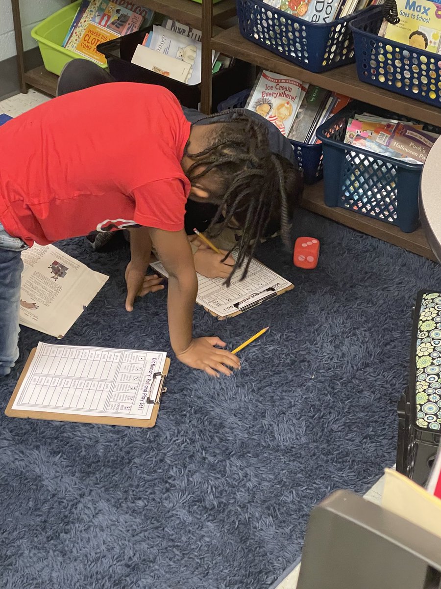 BethKF1966's tweet photo. Learning to use dictionaries is more fun with dice and a partner. #ccesdukes #WeAreCuCPS https://t.co/5OQDtcAeqC