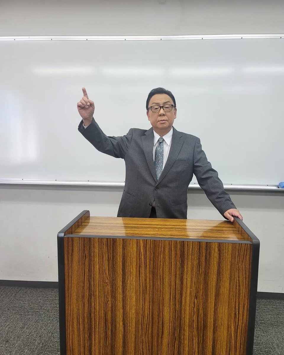 umezawatomio's tweet image. 先日アップしたこちらのドラマの写真、放送が決まりました。
デザイナー桂由美さんの半生を描いた「はれのひシンデレラ」。
僕は女性雑誌の編集長を演じます。
2月24日15時30分から日テレ系です見てね！

#はれのひシンデレラ
#桂由美
#ドラマ