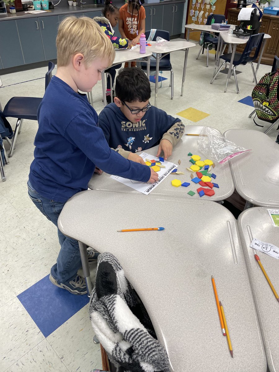 BethKF1966's tweet photo. Making symmetrical designs with pattern blocks   Good times in second grade #ccesdukes. #WeAreCuCPS https://t.co/dRJTUfOUSr