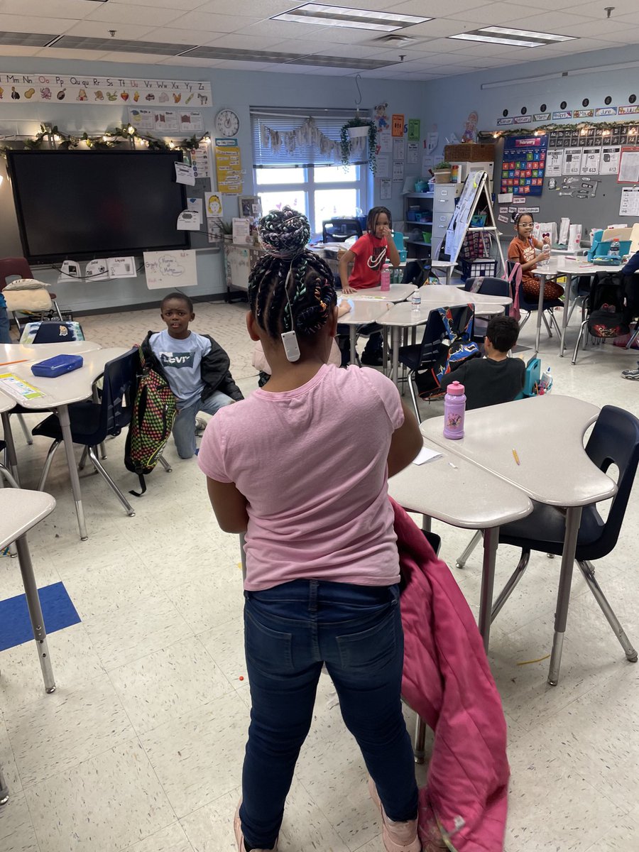 BethKF1966's tweet photo. Making symmetrical designs with pattern blocks   Good times in second grade #ccesdukes. #WeAreCuCPS https://t.co/dRJTUfOUSr